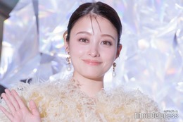 橋本環奈、透明感溢れるドレス姿で点灯式登場 輝きを保つために心掛けていることも「時間は有限なので」 画像