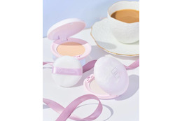 素肌記念日、24時間使える「スキンケアパウダー」から限定のラベンダーミルクティーの香りが登場 画像