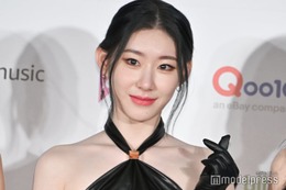 ITZYチェリョン、オフショル×ミニ丈で美スタイル際立つ「さすがのスタイル」「脚長い」と反響続々 画像