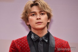 眞栄田郷敦、人気お笑いコンビと中学の先輩後輩だった「こんな男前がピアスして入学してきたらビックリする」