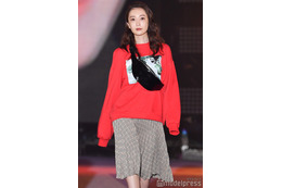 白洲迅の妻・竹内渉、子連れ韓国旅行ショット公開「可愛い3人」「映えてる」と反響 画像