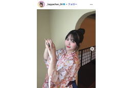 美人インフルエンサー、ミニスカで美脚スラリ 新ヘアも披露「可愛すぎる」「何でも似合う」の声 画像