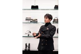 Snow Man岩本照、オールブラックのクールな装いを披露！メンバーに贈りたいプレゼントも明かす