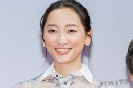 杏、圧巻美脚際立つミニ丈コーデに「レベチのスタイル」「品があって素敵」と反響続々 画像