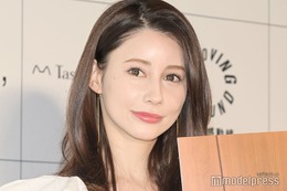 ダレノガレ明美、韓国でのミニスカショットに「スタイルレベチ」「お人形さんみたいに可愛い」と反響 画像