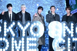TOMORROW X TOGETHER、東京ドームシティ点灯式に5人で登壇 巨大ツリーに感動