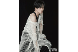 中島健人、透け感強めな大胆衣装着こなし「ViVi」で“オトナ・ビューティー”な姿披露