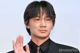 綾野剛、自身の提案シーン採用される「監督はあっちですから」褒め言葉に謙遜【星と月は天の穴】