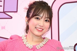 矢吹奈子、オフショルから美肩チラリ「華奢で綺麗」「黒で大人っぽい」と絶賛の声 画像