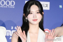 IVEガウル、ベッドでのキャミワンピ姿が話題「無防備で可愛い」「反則レベルの透明感」 画像