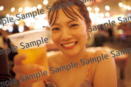 宮田愛萌、セブの海・ナイトマーケットで素の表情 1st写真集特典解禁 画像