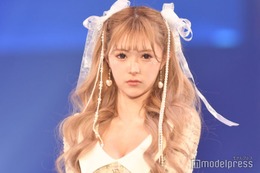 ギャルママモデル聖菜、美脚全開ミニスカコーデ「攻めた格好」「思わず二度見」と反響 画像