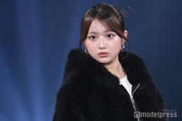 辻ちゃん長女・希空（のあ）、眼鏡×冬コーデで美脚際立つ「雰囲気違う」「スタイルもコーデも完璧」と反響 画像