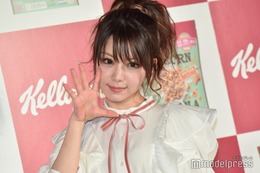 田中れいな、ゴスロリ風ミニスカ衣装で美脚見せ「美スタイルに痺れる」「お姫様みたい」と絶賛の声
