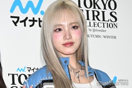 IVEリズ、キャミワンピ姿で美背中見せ「女神降臨」「背中まで美しすぎる」の声