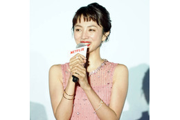 満島ひかり「調子乗って…」旅先での“流血”ハプニングを明かす「今私は膝が出せない」