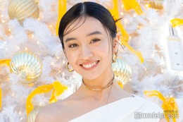 Koki,「父がサンタさんになって」クリスマスの印象深い思い出 美スタイル際立つドレス姿披露 画像