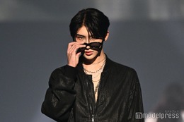 GYUTAE、オールブラックコーデで笑顔封印ランウェイ サングラス外しに観客の視線集中【TGC広島2025】 画像