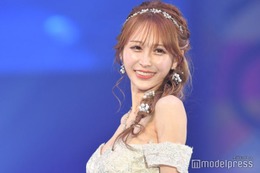 美女社長YouTuber浦西ひかる、スラリ美脚輝くミニスカコーデ披露「脚長すぎる」「コーデ真似したい」と反響 画像