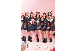 AKB48、サンタコスで「ボム」登場 20周年SP座談会公開【独占カットあり】 画像