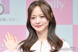 森香澄、ミニスカショットに絶賛の声「憧れのスタイル」「表情も素敵」 画像