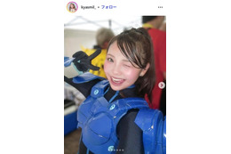 「イッテQ！」新メンバー候補生で話題“きゃすみる”辻加純、ニーハイ美脚際立つ街角ショット公開「イルミに負けない輝き」「スタイル最強」と反響 画像