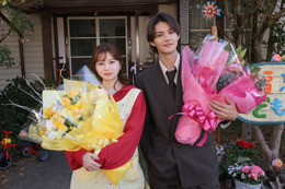 「私にとって宝物」桜田ひより＆「気持ちの入った作品に」佐野勇斗、「ESCAPE」揃ってクランクアップ