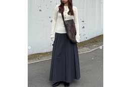 ひとクセリブニットが主役。 アウターの下に着こなしたい大人のきれいめスタイル 【40代の毎日コーデ】