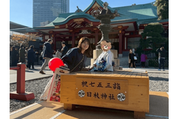 尾崎里紗アナ、元気いっぱいな息子の七五三で大奮闘「みんなで写真を撮るのは一苦労。笑」 画像