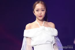 みりちゃむ「めっちゃギャルな服」で素肌見せ「セクシー」「カッコ可愛い」の声