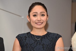 安藤美姫、胸元開放ドレスで大人の色気放つ「目を奪われた」「攻めてる」と熱視線