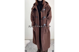 旬のチョコレートカラーを使った大人コーデ。 テディ素材コート×タックパンツで作るワントーンスタイル 【40代の毎日コーデ】