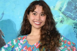 peco、7歳息子との海外ディズニー2ショット公開「身長差が微笑ましい」「2人ともお洒落」の声 画像