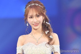 美女社長YouTuber浦西ひかる、スラリ美脚に釘付け ハイウエスト水着でプール満喫「絵になる美しさ」「神々しい」と反響