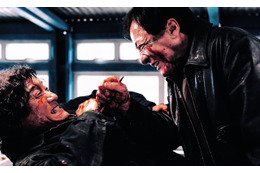 ジャッキー・チェンvsレオン・カーフェイ、ベテラン同士の壮絶ナイフバトル！『シャドウズ・エッジ』本編解禁