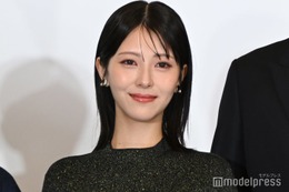 浜辺美波、美しい二の腕際立つニット姿にファン悶絶「さすがにメロすぎる」「思わず見惚れちゃう」 画像