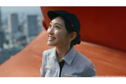 乃木坂46一ノ瀬美空、マクドナルドクルー姿で剣技披露 新CMで“伝説のドラクエバーガー”作る 画像