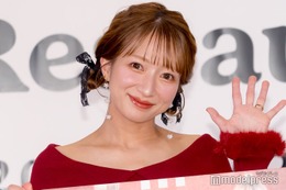 辻希美、自宅ツリー前で撮影 第5子・夢空（ゆめあ）ちゃんのクリスマスコーデ2種に「眼福」「癒された」と絶賛の声