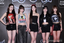 LE SSERAFIM、雪だるま・ツリー…クリスマスコスプレ姿の集合写真公開「みんな可愛すぎる」「ギュッとまとまってて仲良し」と反響