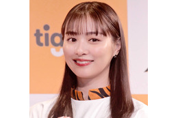 内田理央「馴染みが良すぎて」プライベートメイクで多用！信頼のブラウンアイシャドウ