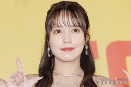 ＝LOVE諸橋沙夏、白キャミソールのクリスマスコス披露「破壊力すごい」「天使」とファン絶賛