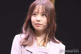 乃木坂46佐藤璃果、美肩輝くオフショルニットワンピ姿披露「レベチな可愛さ」「目が釘付け」と反響