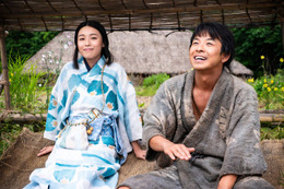 【豊臣兄弟！ 第1話】小一郎（仲野太賀）の幼なじみ・直（白石聖）が連れ去られそうになる 画像