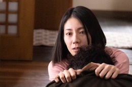 【夫に間違いありません 第1話】聖子（松下奈緒）、夫・一樹（安田顕）が事故死するも1年後に姿を現す 画像