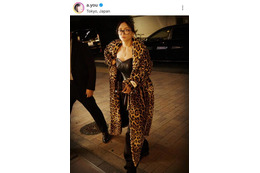 浜崎あゆみ、オーラあふれるヒョウ柄コートSHOTに反響「THEあゆで最高」「着こなし方がすごい」 画像