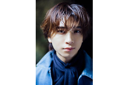 庄司浩平、抜群スタイル際立つモード衣装・等身大な素顔…“憧れの聖地”で撮り下ろし カレンダー決定