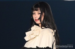 池田エライザ、トップバッターで「TGCしずおか2026」開幕 指をくわえる仕草に歓声