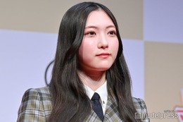 櫻坂46谷口愛季、ミニスカ×ハイソックスコーデに反響「透明感レベチ」「美脚が眩しすぎる」の声 画像