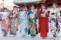 AKB48秋山由奈・新井彩永ら“AKB48と同い年世代”が華やか晴れ着姿披露「新たな伝説をここから始められるような年に」