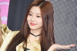 IZ*ONE出身キム・ミンジュ、美脚際立つミニ丈ラグジュアリーコーデに絶賛の声「上品な美しさ」「脚が長くて綺麗すぎ」